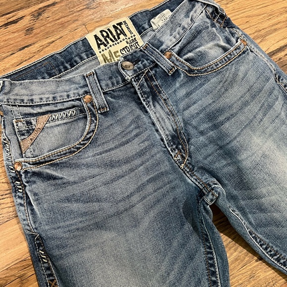 Men's Ariat M5 Slim Straight Jeans - Faded Blue - Picture 2 of 4